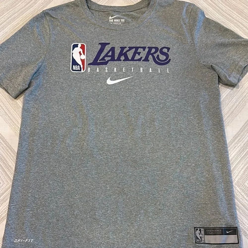 Nike Boys Dri-Fit Gray NBA Lakers Basketball Tee - Size L
